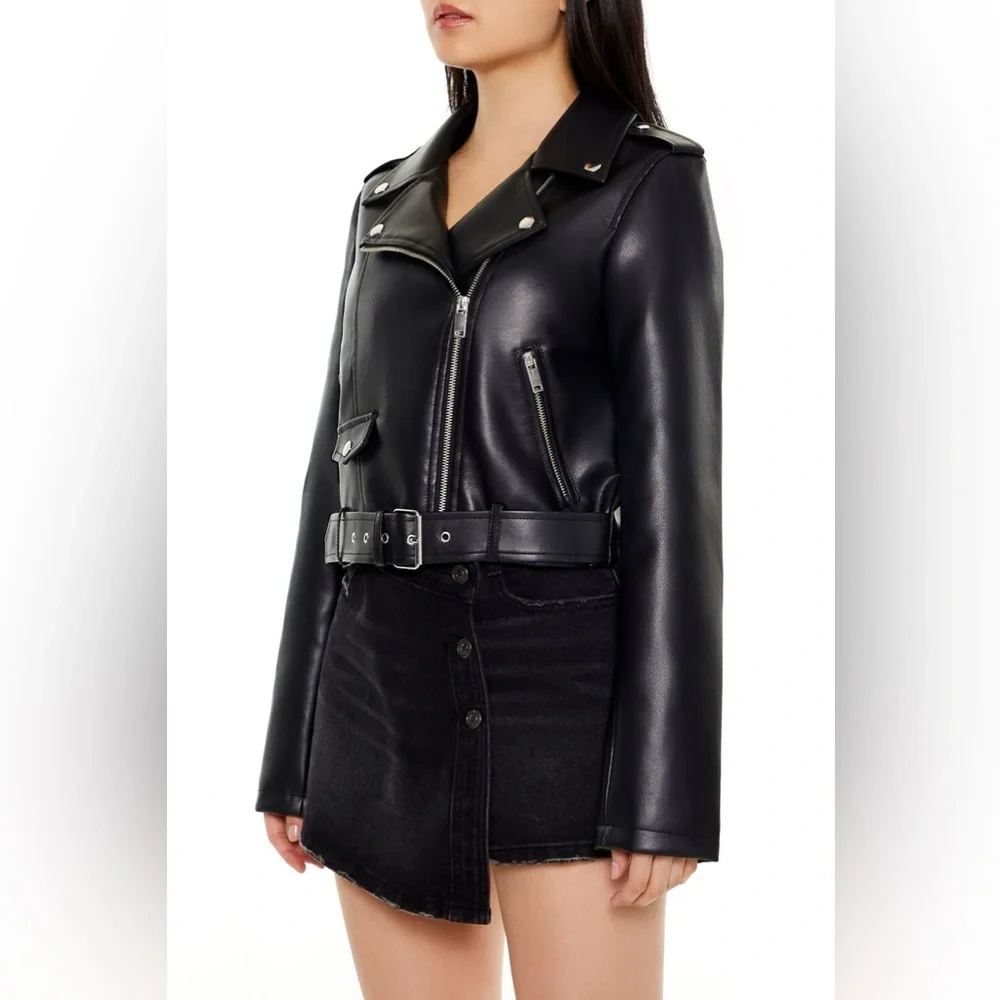 Forever 21 Women’s Black Faux Leather Cropped Moto Jacket Size S - Picture 4 of 6